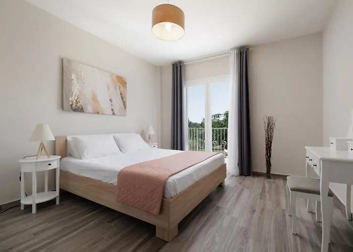 Sundial - Pool & Garden 公寓