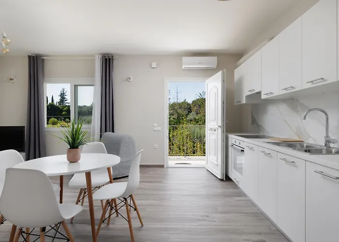 Sundial - Pool & Garden * Pouládes