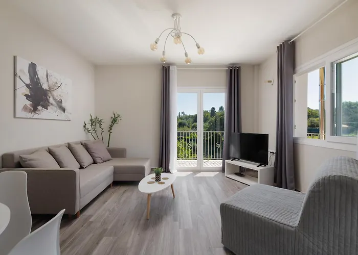 Sundial - Pool & Garden * Pouládes