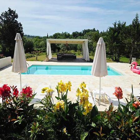 Sundial - Pool & Garden דירה